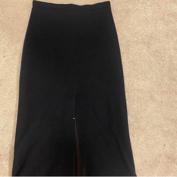 KNIT NAVY SKIRT - Picture 2 of 4